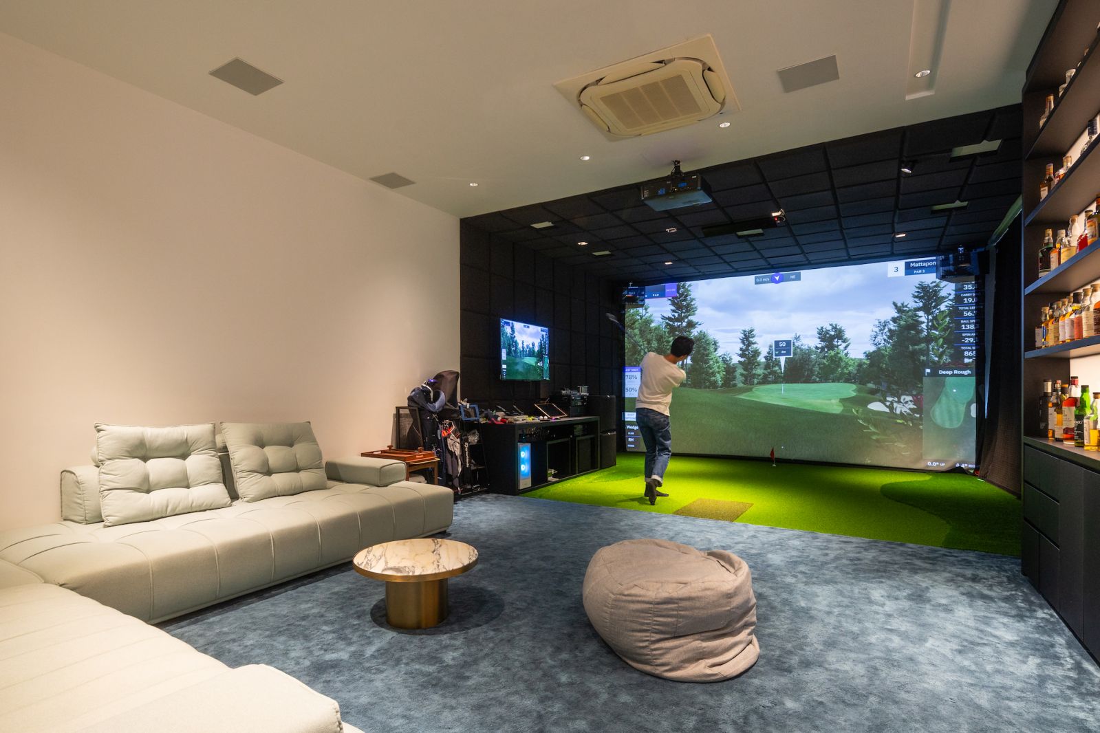 The golf lounge