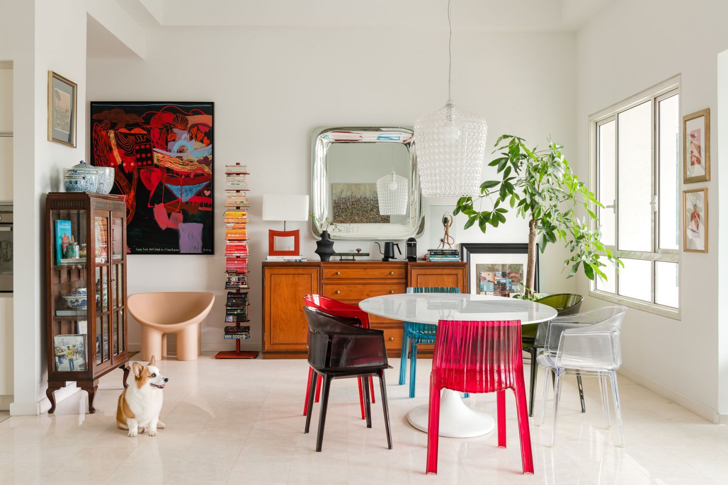 Modern and vintage live harmoniously side by side in this light-filled space (Photo: David Yeow)