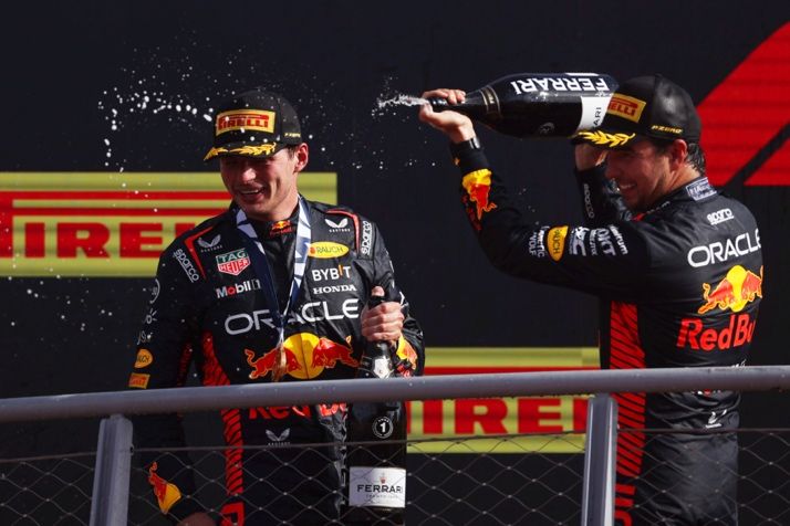 Verstappen（左）與Sergio Pérez（右）奪下F1義大利大獎賽1、2名，而這也是他們在本季的第六場冠亞包辦的賽事。（Photo: Red bull）