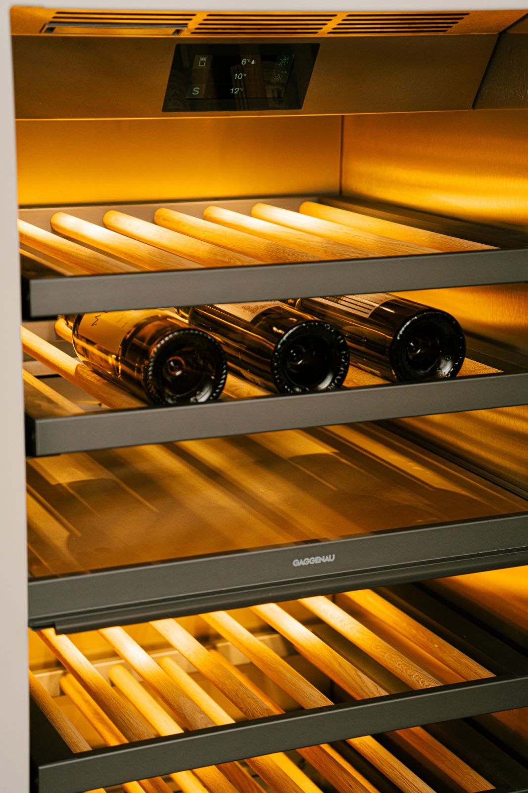 400系列酒櫃 by Gaggenau。