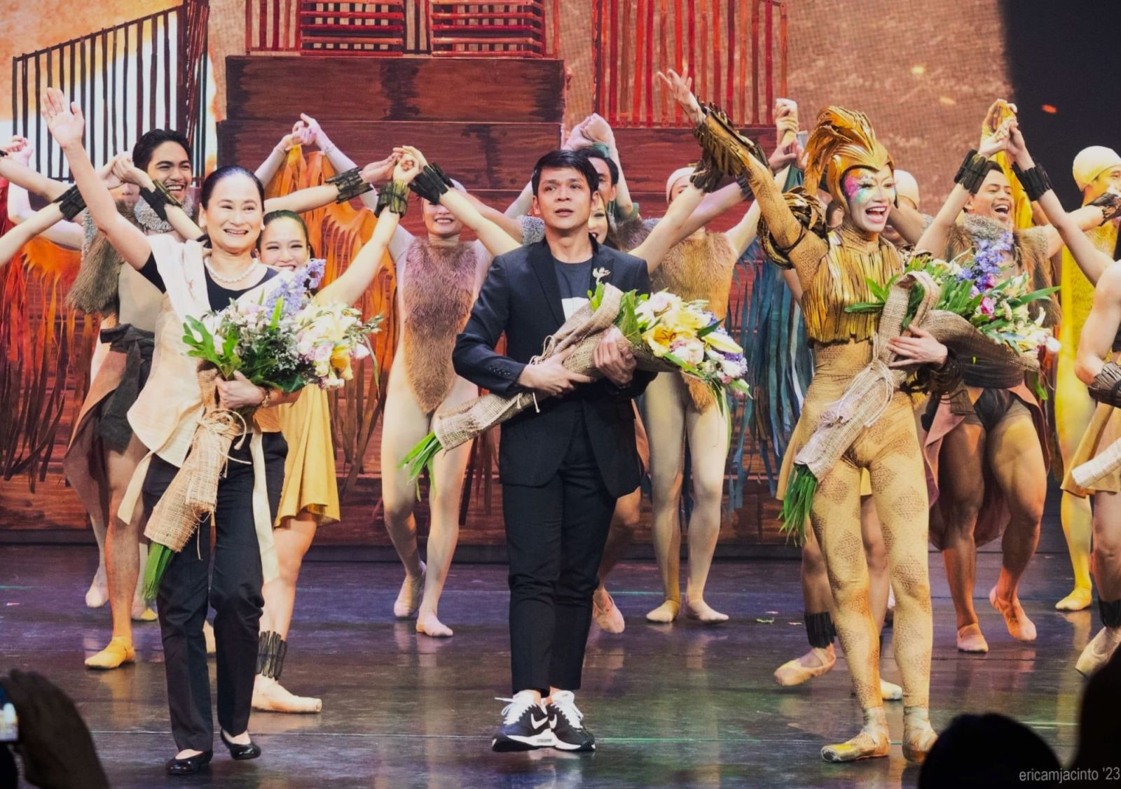 Geri Francisco, Jr with Ballet Manila artisitic director Lisa Lisa Macuja-Elizalde and Abigail Oliveiro as Ibong Adarna (Photo: courtesy of Erica Jacinto via Geri Francisco/Facebook page)