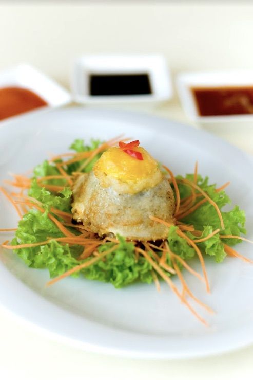 Deep fried crab meat with minced chicken and salted egg yolk (Photo: Thanying Restaurant) thai restaurant singapore