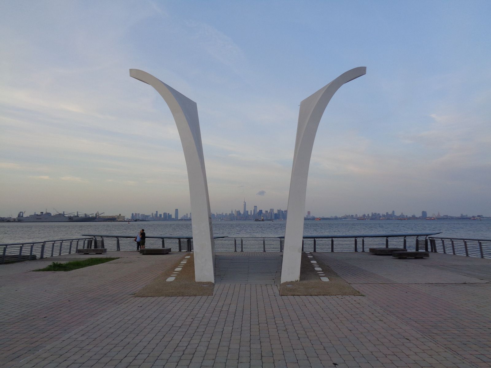 Postcards memorial by architect Masayuki Sono, Staten Island, New York (Photo: WikiCommons/Tdorante10)