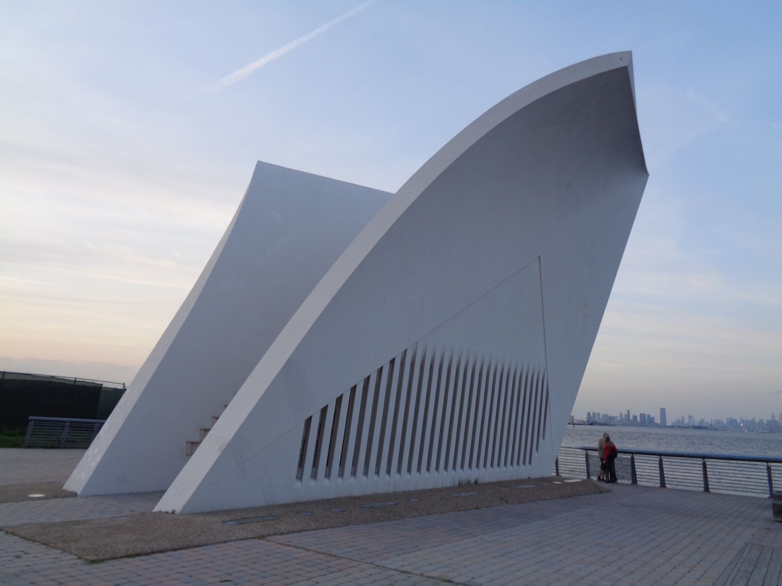 Postcards memorial by architect Masayuki Sono, Staten Island, New York (Photo: WikiCommons/Tdorante10)