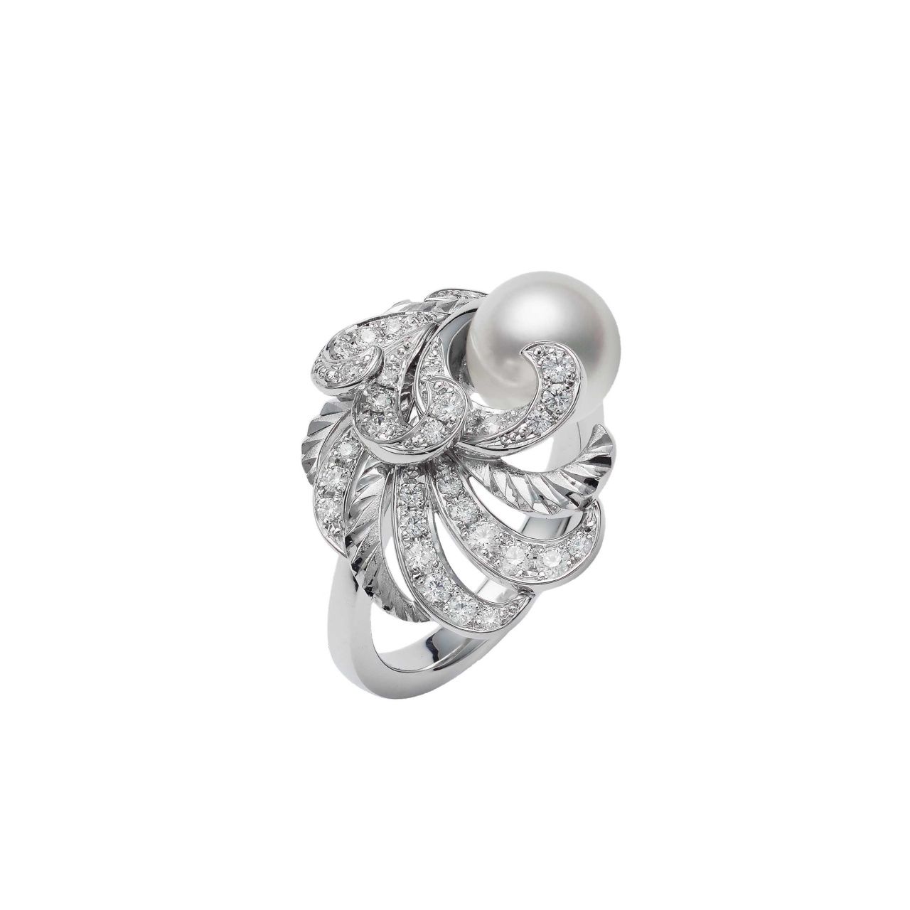 Mikimoto Feather Collection羽毛系列珍珠鑽戒。(Photo: MIKIMOTO)