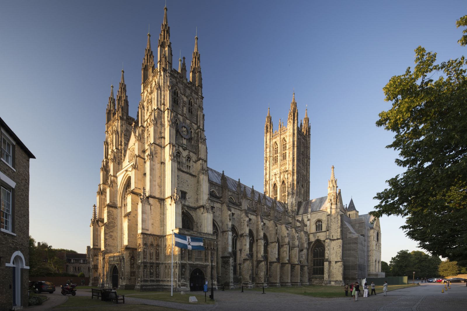 Canterbury Cathedral, built between 1070 and 1077, is one of the oldest in England. It was largely rebuilt in 1174 in Gothic style.