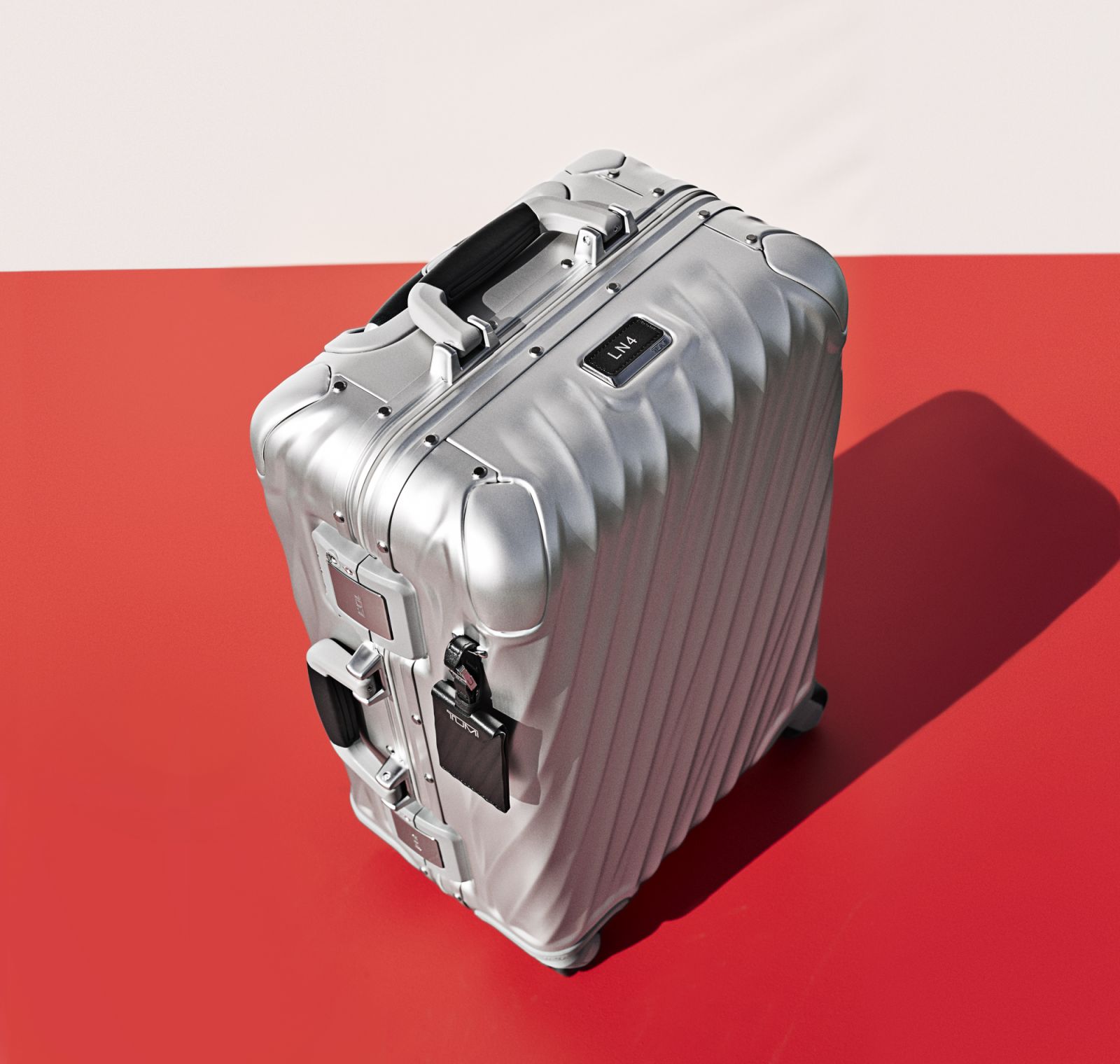 19 Degree Aluminium International Carry-on in silver