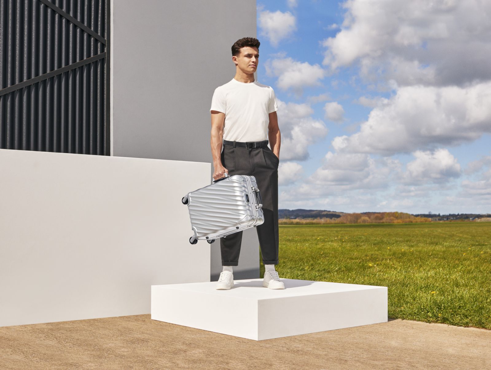 F1 superstar Lando Norris with the 19 Degree Aluminium International Carry-on in silver