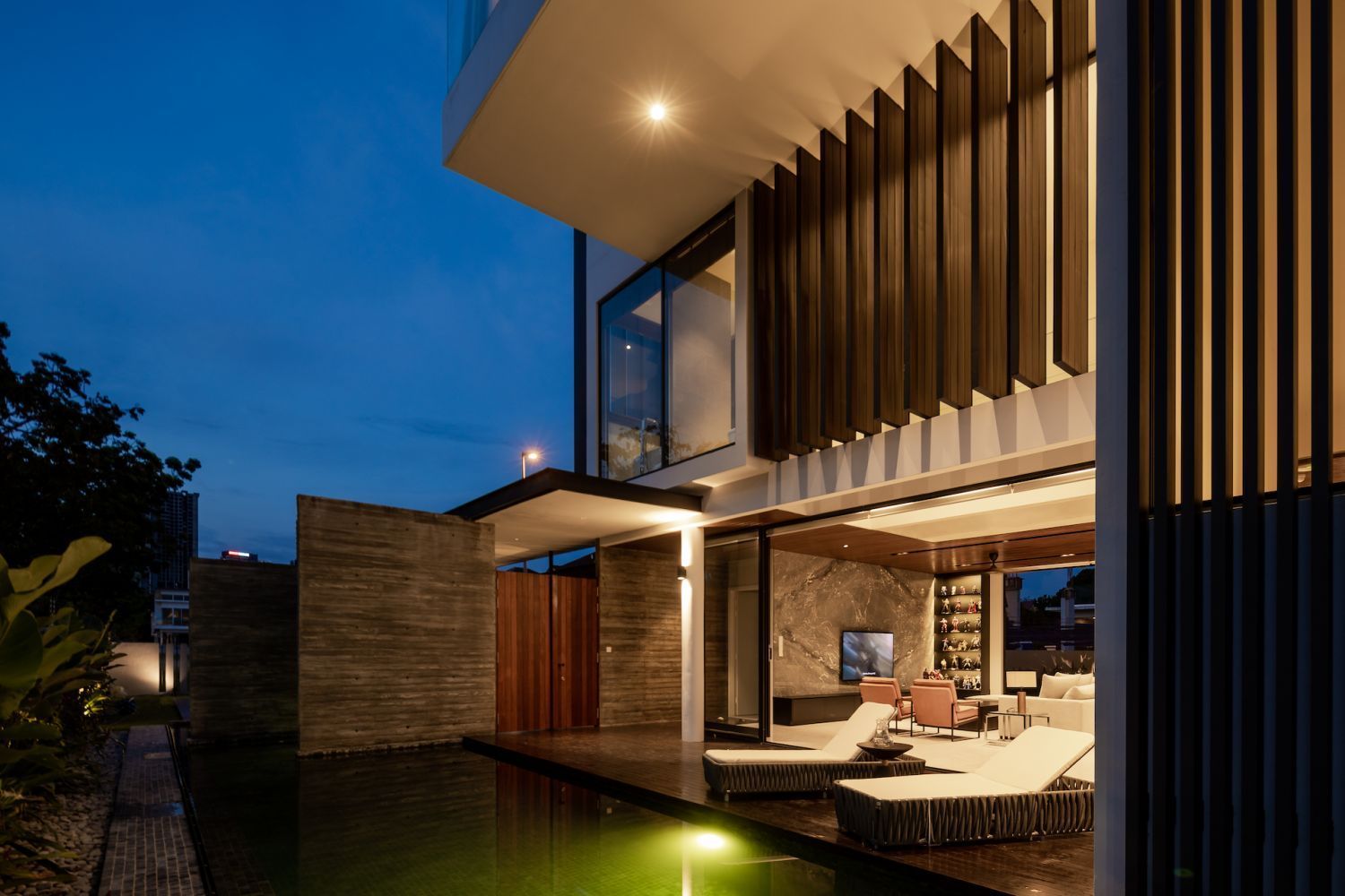 A compact urban resort home in USJ, Selangor by NDC Design (Photo: Lawrence Choo)