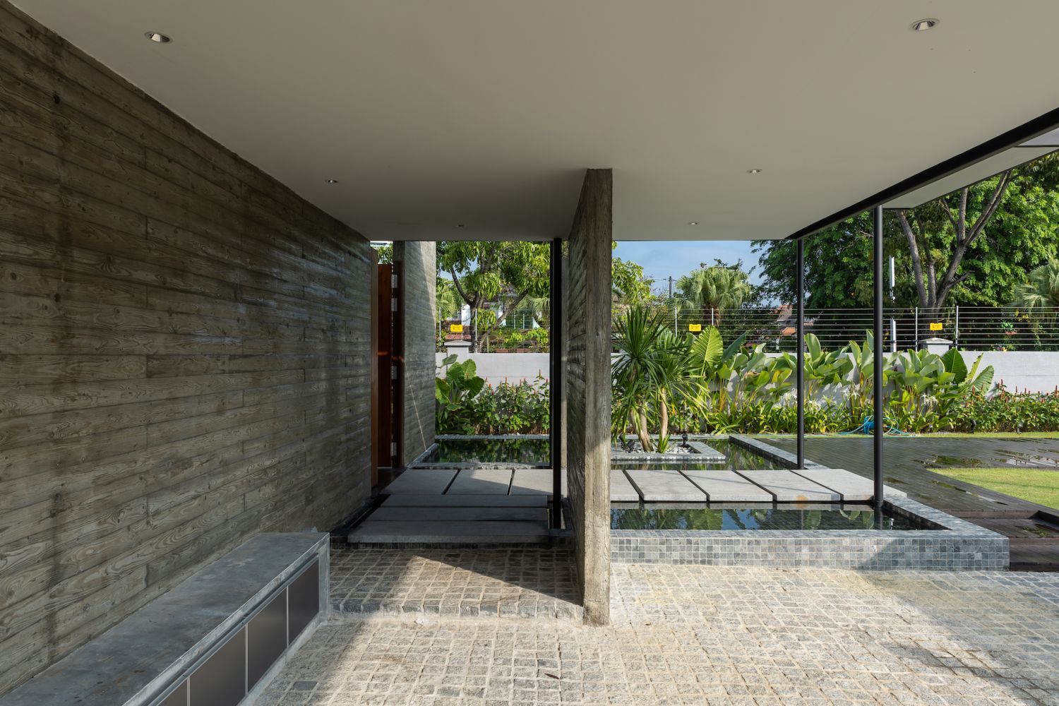A compact urban resort home in USJ, Selangor by NDC Design (Photo: Lawrence Choo)