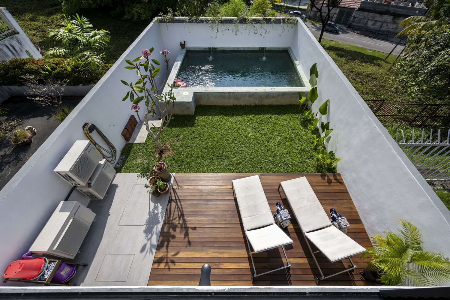 A "wonky" terrace house n Kuala Lumpur by Two's Company (Photo: Lin Ho)