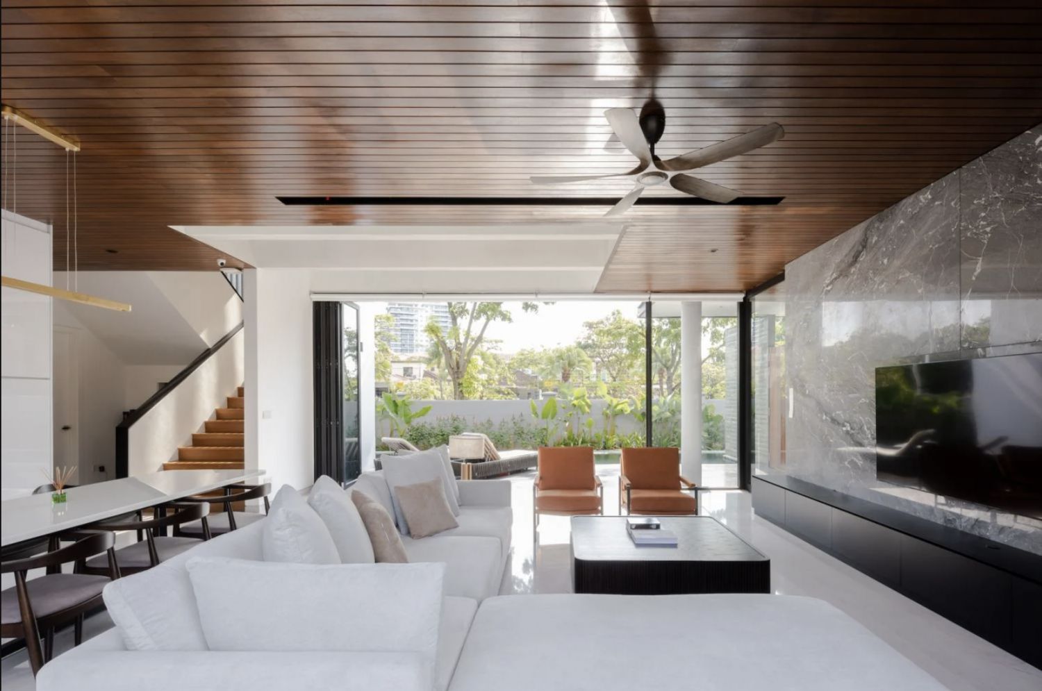 A compact urban resort home in USJ, Selangor by NDC Design (Photo: Lawrence Choo)