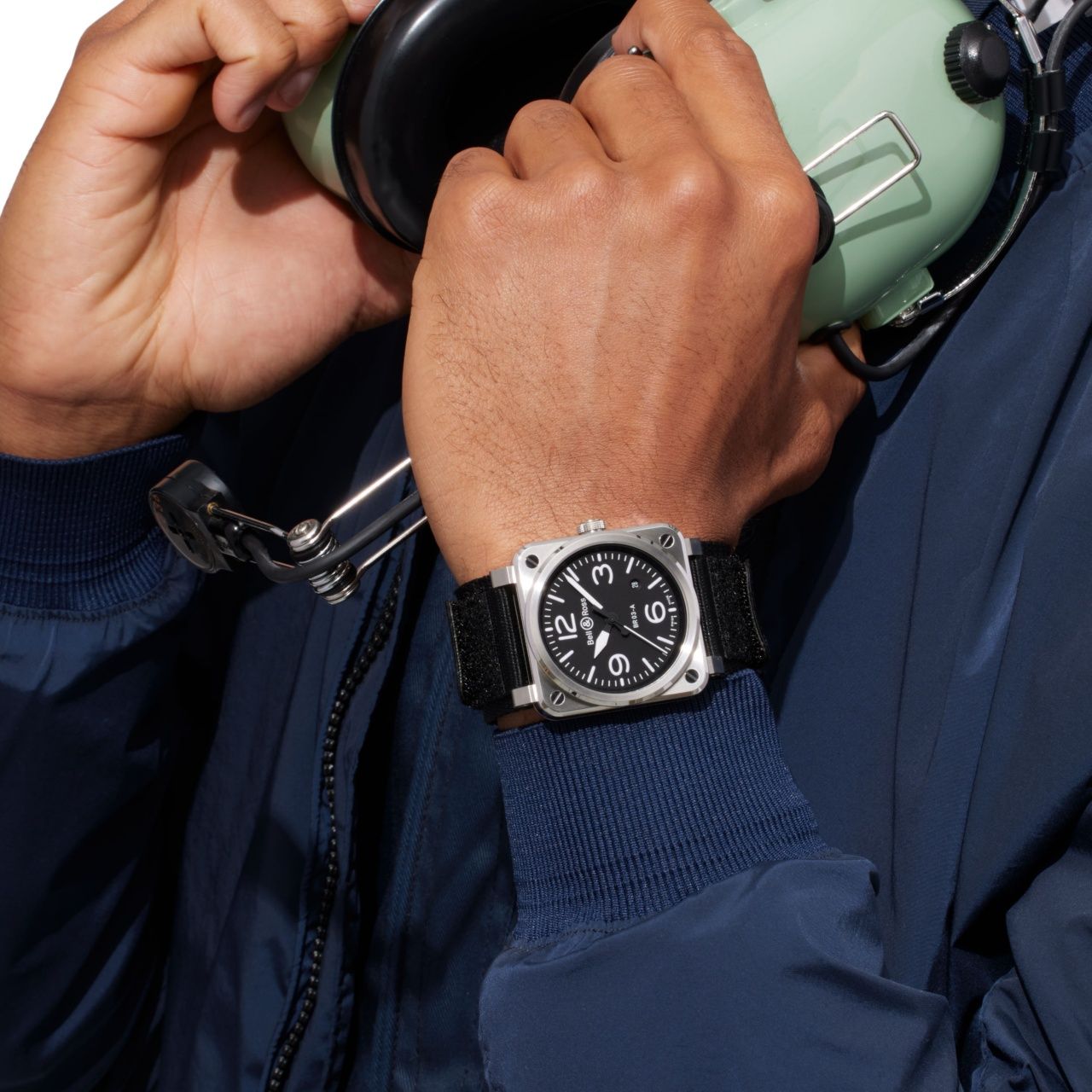 BR 03 Black Steel款,精鋼錶殼搭配黑色錶盤,建議售價NT117,000(Photo: Bell & Ross)(Photo: Bell & Ross)