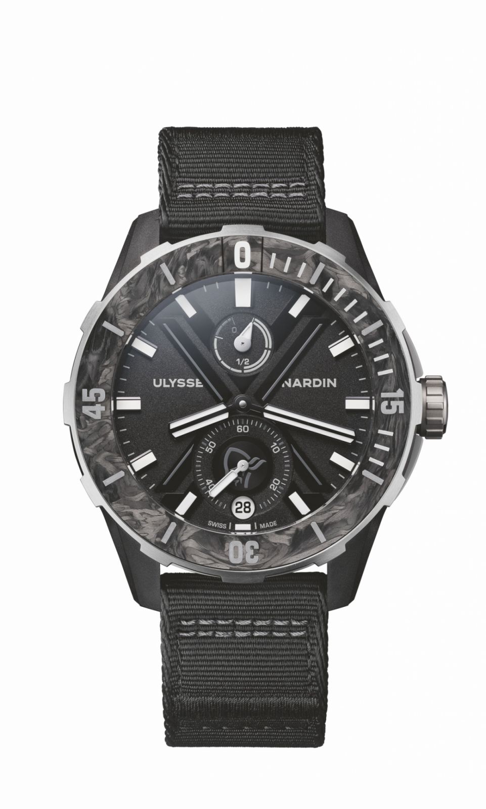 Ulysse Nardin與戶外運動服飾品牌合作推出了這款Ulysse Nardin Diver Norrona Arctic Night腕錶, 並且用上了許多種不同的環保材質,包含:使用從 回收漁網當中所提取的尼 龍材料而製作的錶帶,使 用回收碳纖維、鋼材所製 作的錶殼,以及回收漁網 製作的魔鬼氈貼合帶等。其安裝的機芯的組裝製作全在瑞 士完成,省去了許多運輸過程中所需要的成本與燃料等。(Photo: Ulysse Nardin)