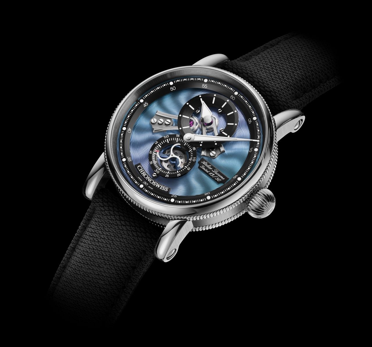 Chronoswiss Open Gear Hypnotic催眠師，獨特的機刻雕花圖紋有了自己的生命，使您的目光不由自主隨著它奇妙的纏繞與旋轉而轉動。（Photo: Chronoswiss）（Photo: Chronoswiss）