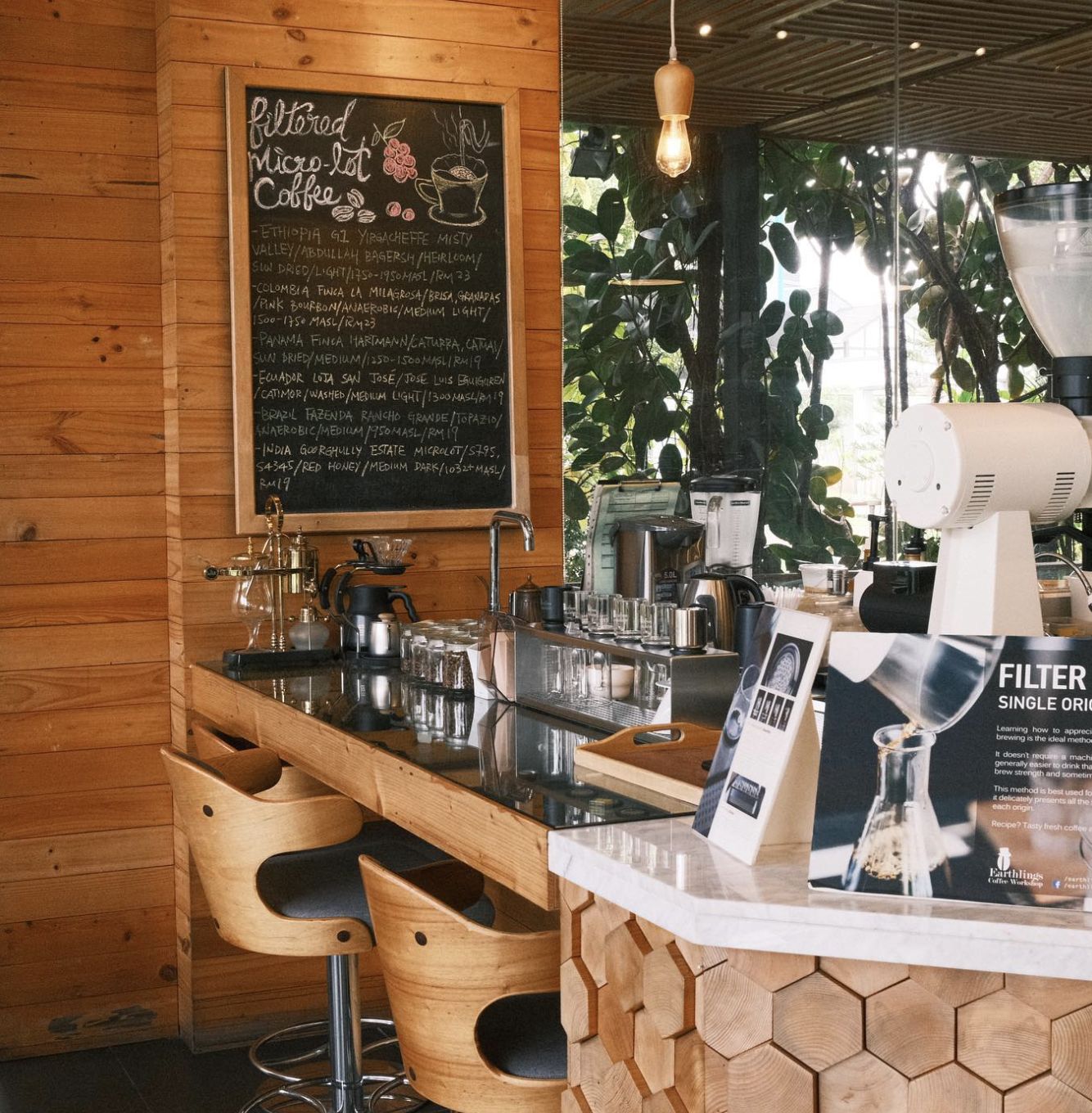 Coffee bar (Photo: Instagram / @earthlingscoffee)