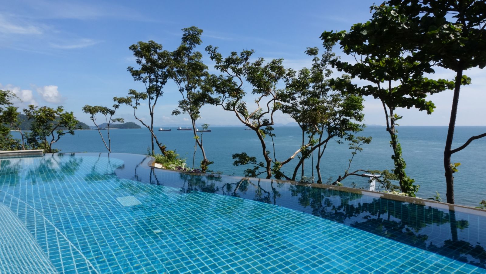 A luxury home is usually accompanied with a luxury lifestyle (Photo: Unsplash/@David Hieb)