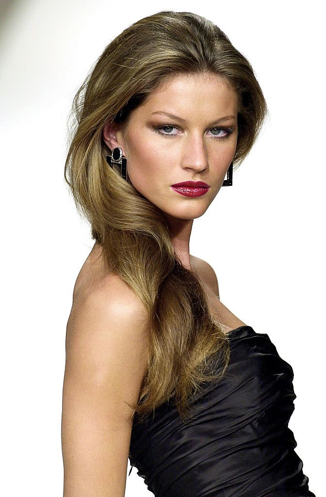 PARIS, FRANCE - UNSPECIFIED:  Gisele Bundchen walks the runway at the Valentino show as part of Paris Fashion Week Ready to Wear Fall/Winter 2000 show, 1999 in Paris, France. (Photo by Victor VIRGILE/Gamma-Rapho via Getty Images)