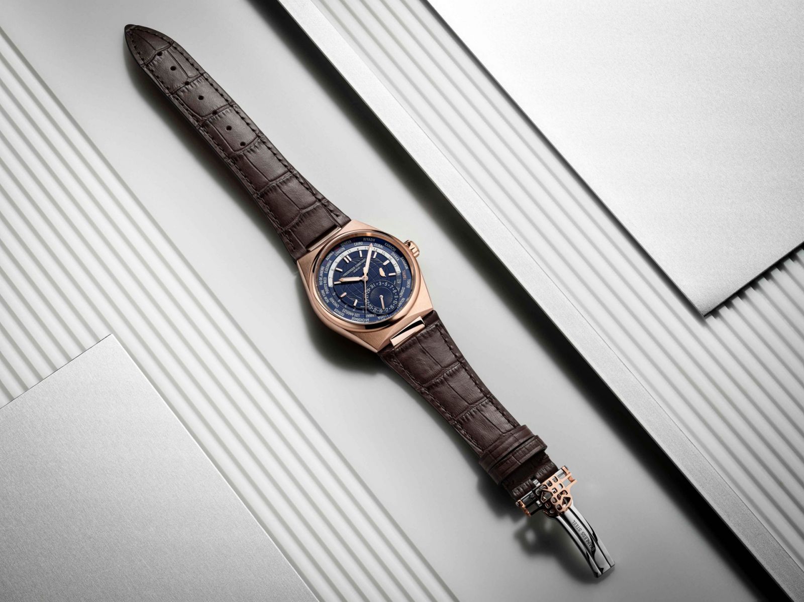 康斯登Highlife Worldtimer Manufacture自製機芯台灣特別版世界時區腕錶。（Photo: Frédérique Constant）