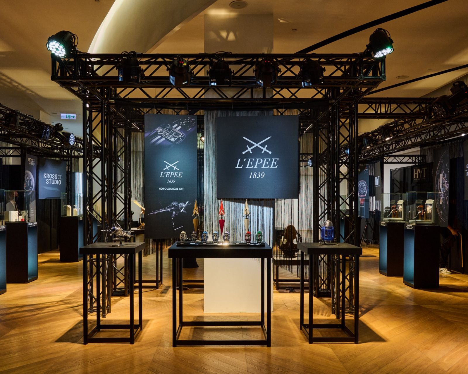 L'Epée在今年時間藝術展的展區,帶來各種特殊主題的座鐘。(Photo: Swiss Prestige)