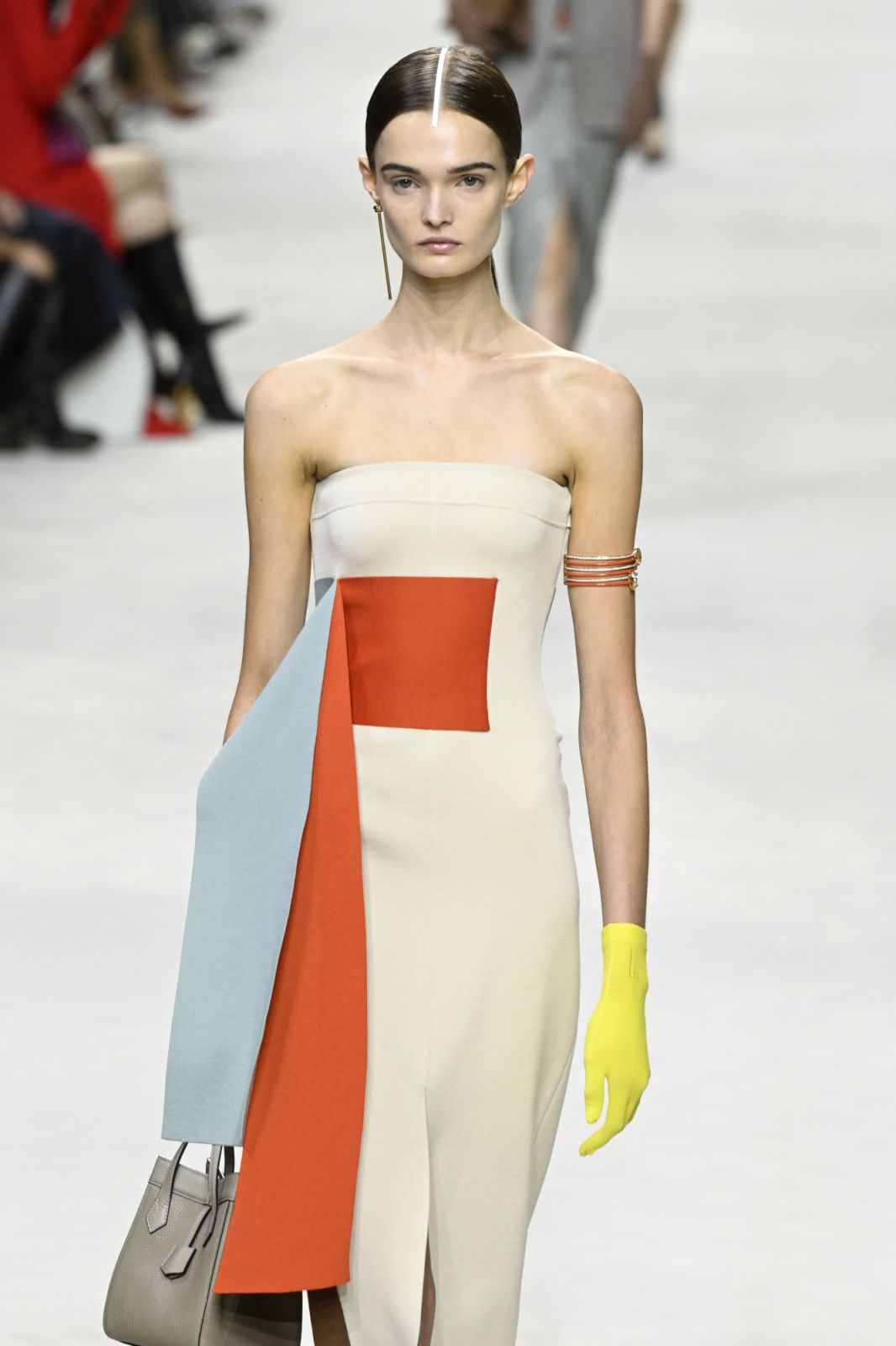 MILAN, ITALY - SEPTEMBRE 20: A model walks the runway during the Fendi Ready to Wear Spring/Summer 2024 show as part of the Milan Fashion Week on September 20, 2023 in Milan, Italy. (Photo by Victor VIRGILE/Gamma-Rapho via Getty Images)