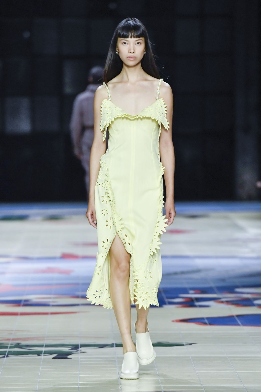 MILAN, ITALY - SEPTEMBER 23: A model walks the runway during the Bottega Veneta Ready to Wear Spring/Summer 2024 fashion show as part of the Milan Fashion Week on September 23, 2023 in Milan, Italy. (Photo by Victor VIRGILE/Gamma-Rapho via Getty Images)