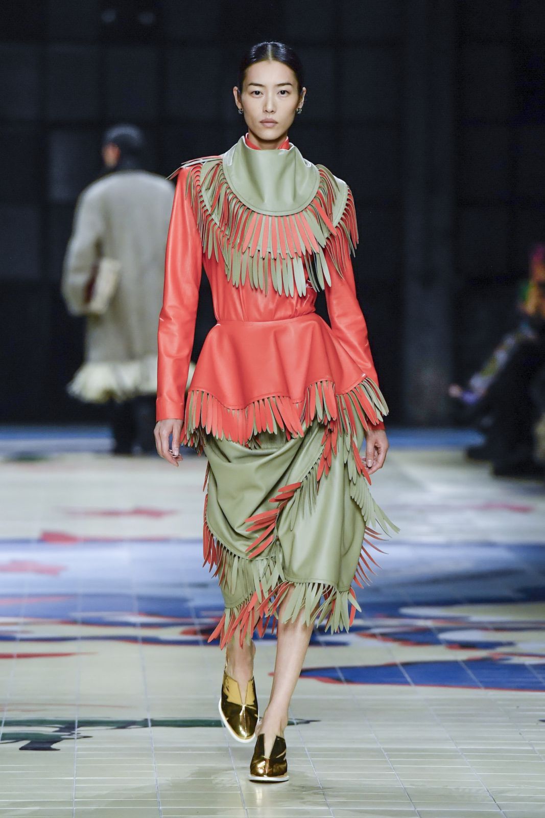 MILAN, ITALY - SEPTEMBER 23: A model walks the runway during the Bottega Veneta Ready to Wear Spring/Summer 2024 fashion show as part of the Milan Fashion Week on September 23, 2023 in Milan, Italy. (Photo by Victor VIRGILE/Gamma-Rapho via Getty Images)