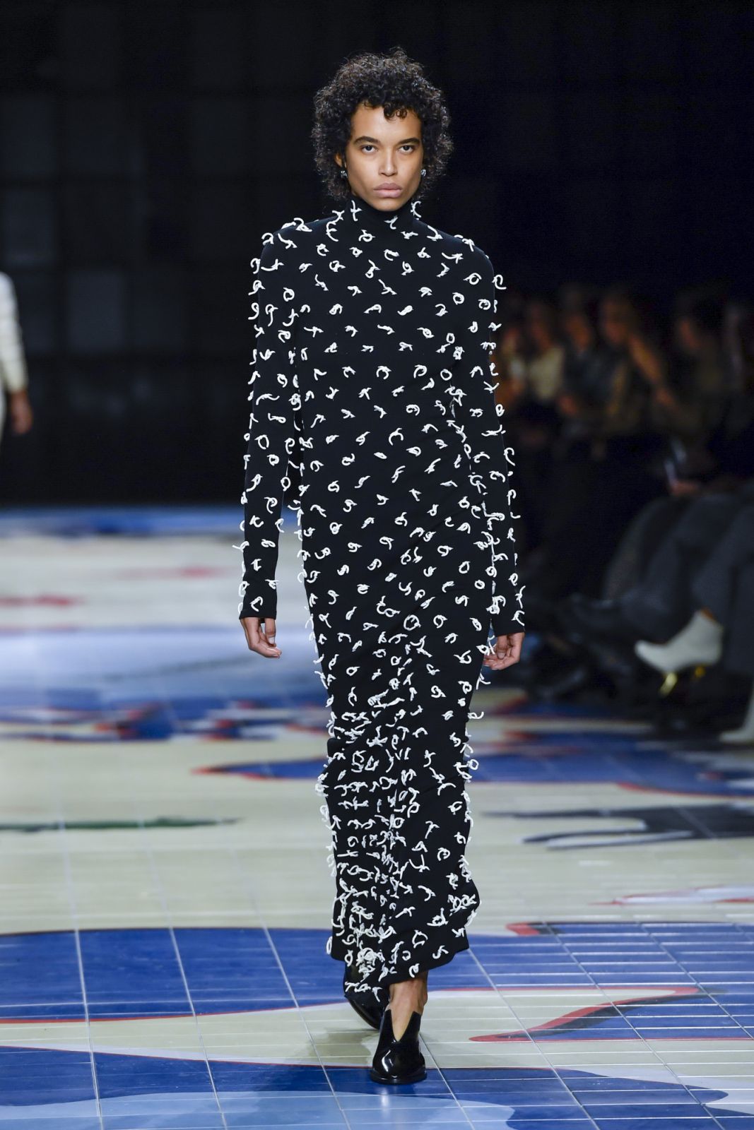 MILAN, ITALY - SEPTEMBER 23: A model walks the runway during the Bottega Veneta Ready to Wear Spring/Summer 2024 fashion show as part of the Milan Fashion Week on September 23, 2023 in Milan, Italy. (Photo by Victor VIRGILE/Gamma-Rapho via Getty Images)