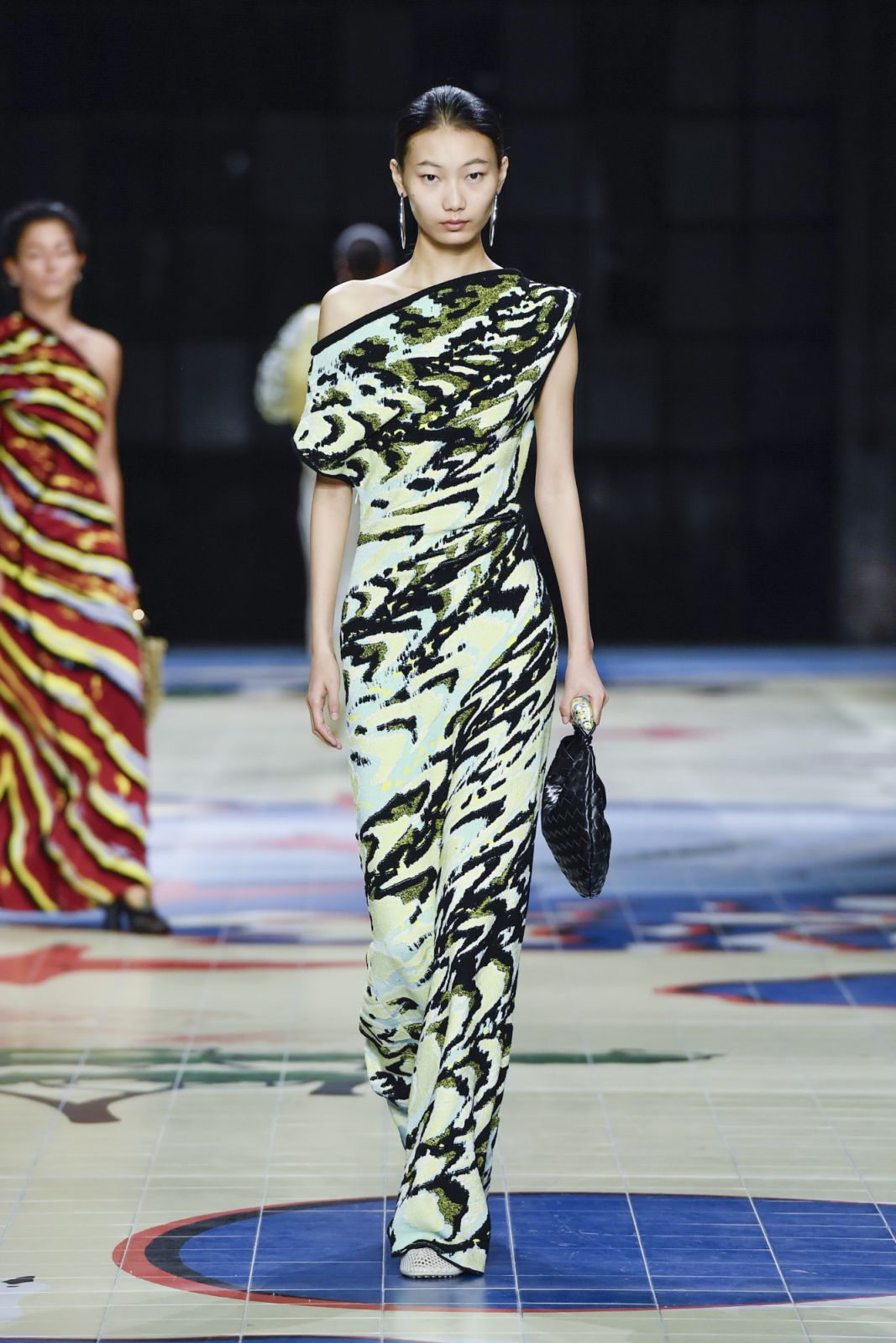 MILAN, ITALY - SEPTEMBER 23: A model walks the runway during the Bottega Veneta Ready to Wear Spring/Summer 2024 fashion show as part of the Milan Fashion Week on September 23, 2023 in Milan, Italy. (Photo by Victor VIRGILE/Gamma-Rapho via Getty Images)