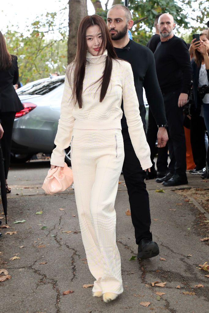LONDON, ENGLAND - SEPTEMBER 18: Jun Ji Hyun attends Burberry s/s24 Collection catwalk show at Highbury Fields during London Fashion Week September 2023 on September 18, 2023 in London, England. (Photo by Neil Mockford/GC Images)