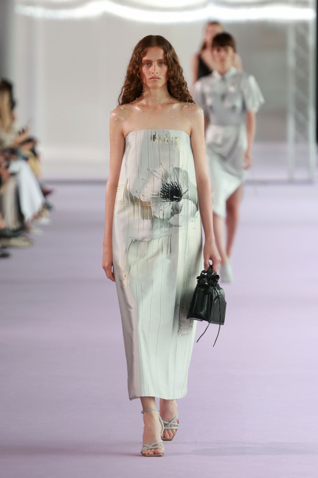 MILAN, ITALY - SEPTEMBER 20: A model walks the runway at the Del Core fashion show during the Milan Fashion Week Womenswear Spring/Summer 2024 on September 20, 2023 in Milan, Italy. (Photo by Arnold Jerocki/Getty Images)