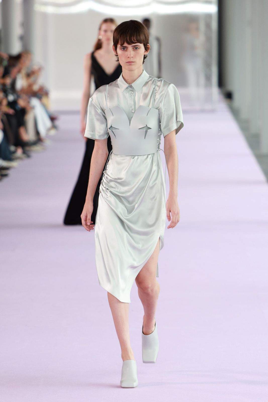 MILAN, ITALY - SEPTEMBER 20: A model walks the runway at the Del Core fashion show during the Milan Fashion Week Womenswear Spring/Summer 2024 on September 20, 2023 in Milan, Italy. (Photo by Arnold Jerocki/Getty Images)
