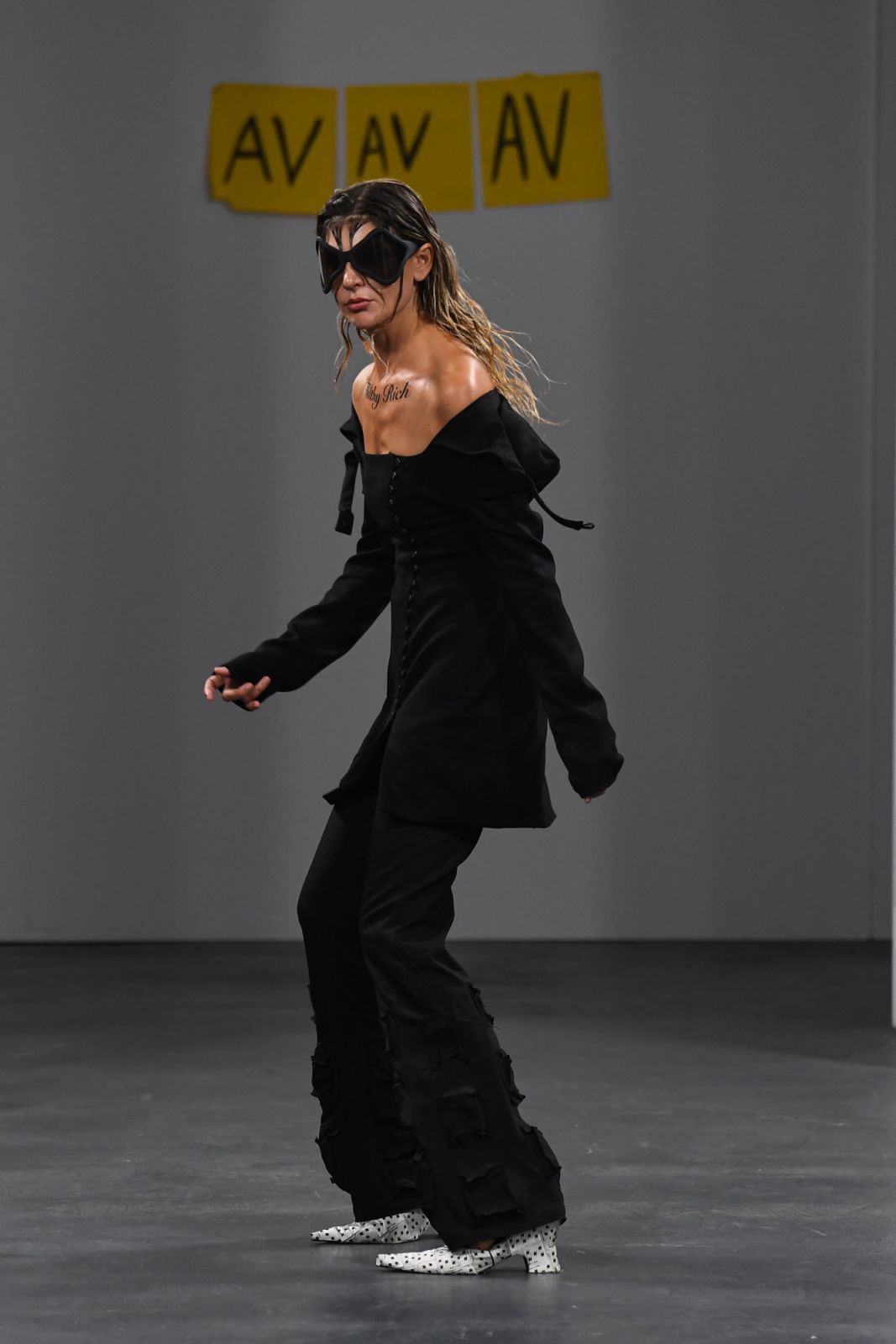 MILAN, ITALY - SEPTEMBER 24: A model walks the runway at the Avavav fashion show during the Milan Fashion Week Womenswear Spring/Summer 2024 on September 24, 2023 in Milan, Italy. (Photo by Alessandro Levati/Getty Images)