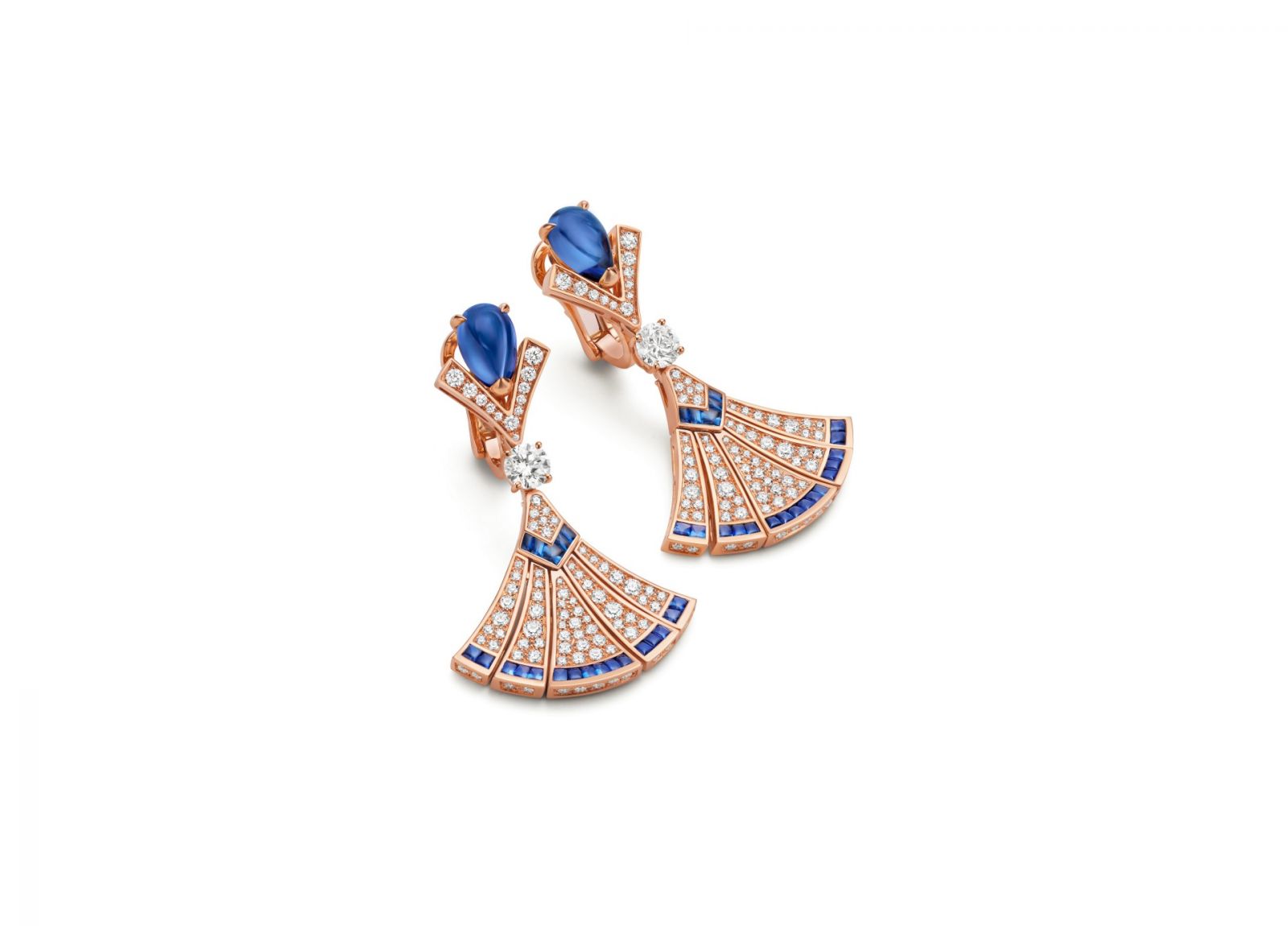 Divas' Dream 頂級坦桑石、藍寶石與鑽石耳環。(Photo: Bulgari)