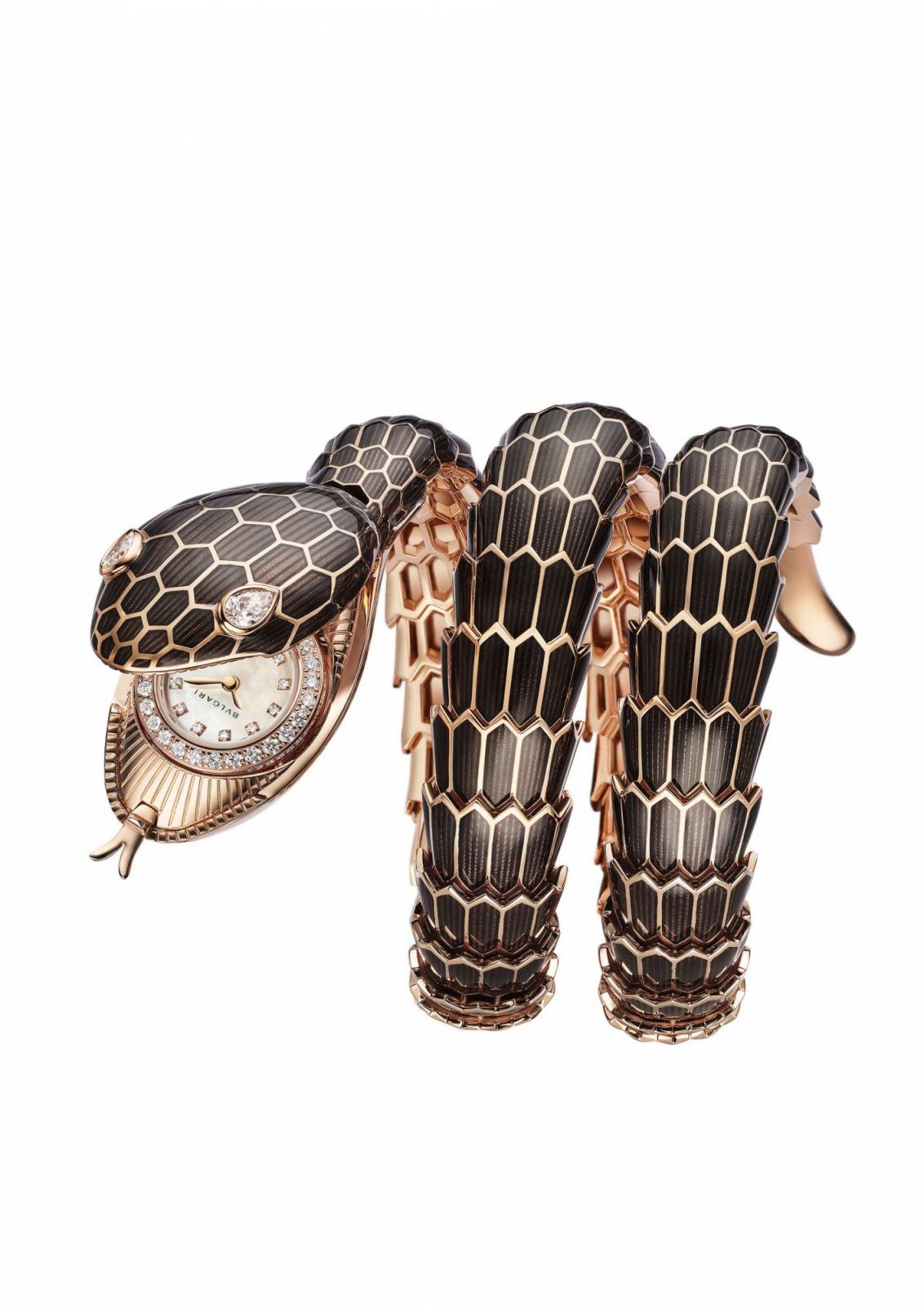 Serpenti Misteriosi神秘腕錶,黑色漆藝款。(Photo: Bulgari)
