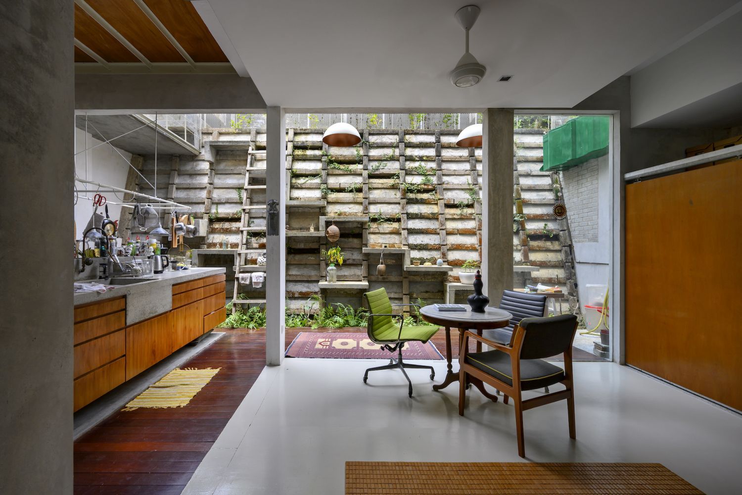 The back of the house also has a function (Photo: Lin Ho)