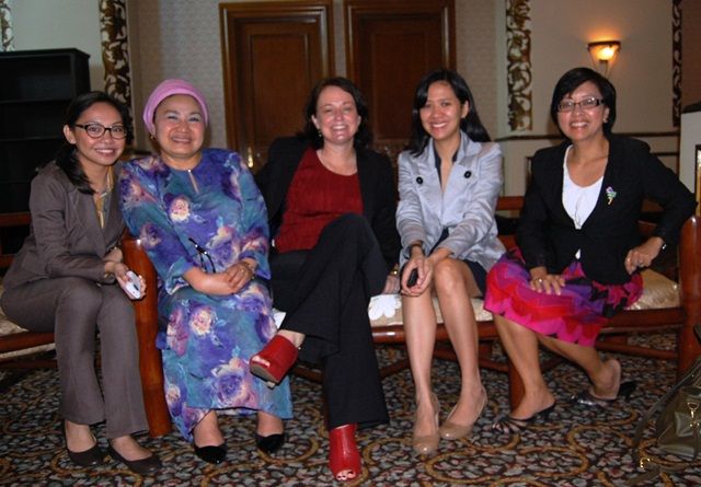 Inside the peace talks. (L-R) Panel members Johaira Wahab, Yasmin Busra-Lao, Emma Leslie, Iona Jalijali and Prof. Miriam Coronel-Ferrer (Photo: Carolyn O. Arguillas for MindaNews)