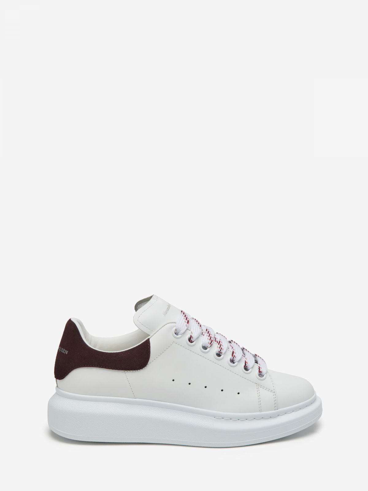 Alexander McQueen近年最熱賣設計要數Oversized Sneaker(Photo: Alexander McQueen)