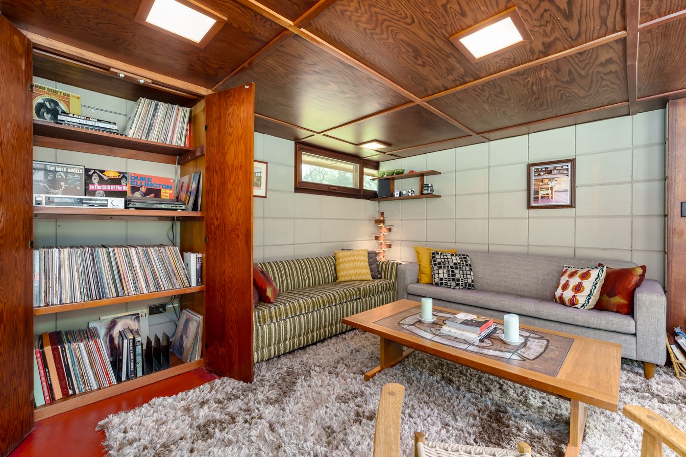 Pratt house entertainment room with open bookshelf