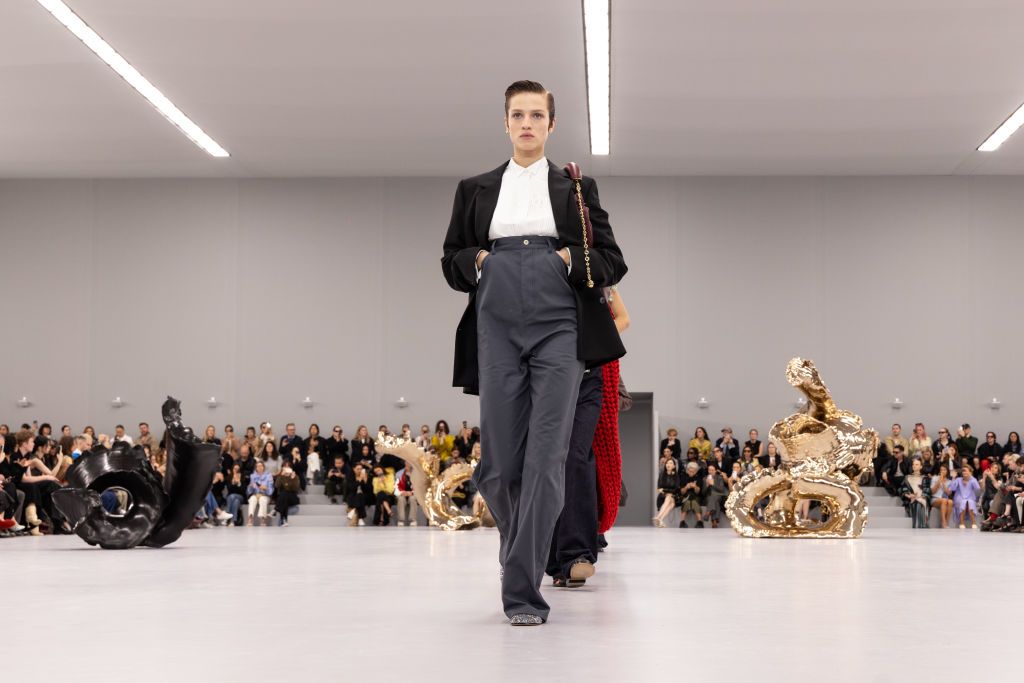 PARIS, FRANCE - SEPTEMBER 29: (EDITORIAL USE ONLY - For Non-Editorial use please seek approval from Fashion House) A model walks the runway during the Loewe Womenswear Spring/Summer 2024 show as part of Paris Fashion Week on September 29, 2023 in Paris, France. (Photo by Peter White/Getty Images)