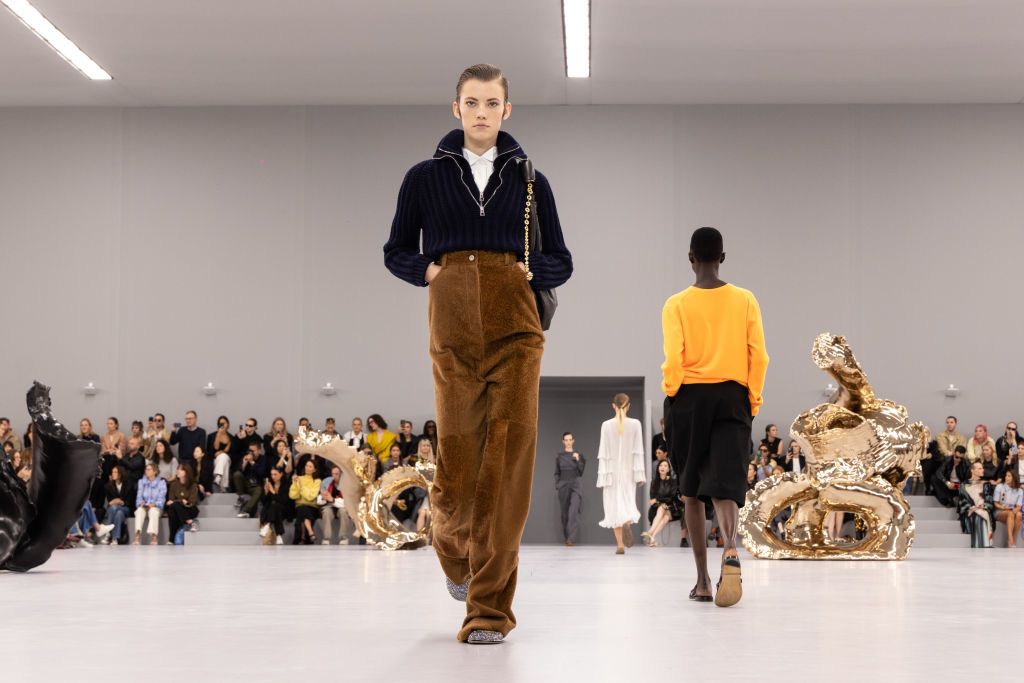 PARIS, FRANCE - SEPTEMBER 29: (EDITORIAL USE ONLY - For Non-Editorial use please seek approval from Fashion House) A model walks the runway during the Loewe Womenswear Spring/Summer 2024 show as part of Paris Fashion Week on September 29, 2023 in Paris, France. (Photo by Peter White/Getty Images)