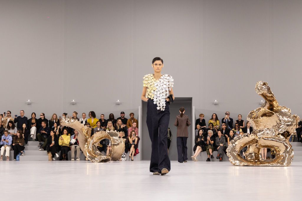 PARIS, FRANCE - SEPTEMBER 29: (EDITORIAL USE ONLY - For Non-Editorial use please seek approval from Fashion House) A model walks the runway during the Loewe Womenswear Spring/Summer 2024 show as part of Paris Fashion Week on September 29, 2023 in Paris, France. (Photo by Peter White/Getty Images)