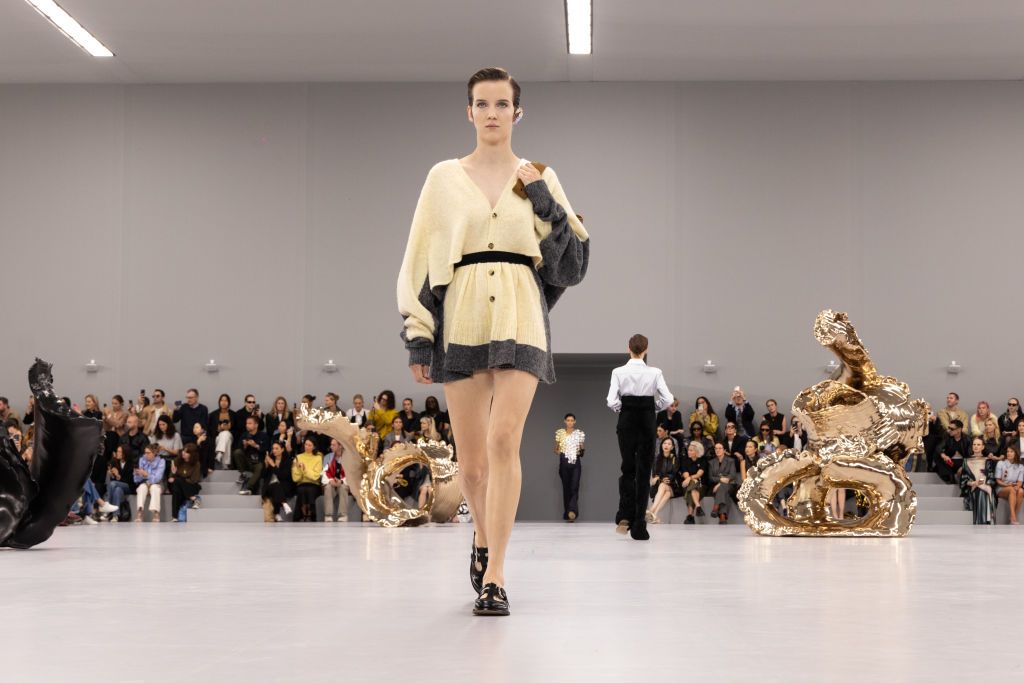 PARIS, FRANCE - SEPTEMBER 29: (EDITORIAL USE ONLY - For Non-Editorial use please seek approval from Fashion House) A model walks the runway during the Loewe Womenswear Spring/Summer 2024 show as part of Paris Fashion Week on September 29, 2023 in Paris, France. (Photo by Peter White/Getty Images)