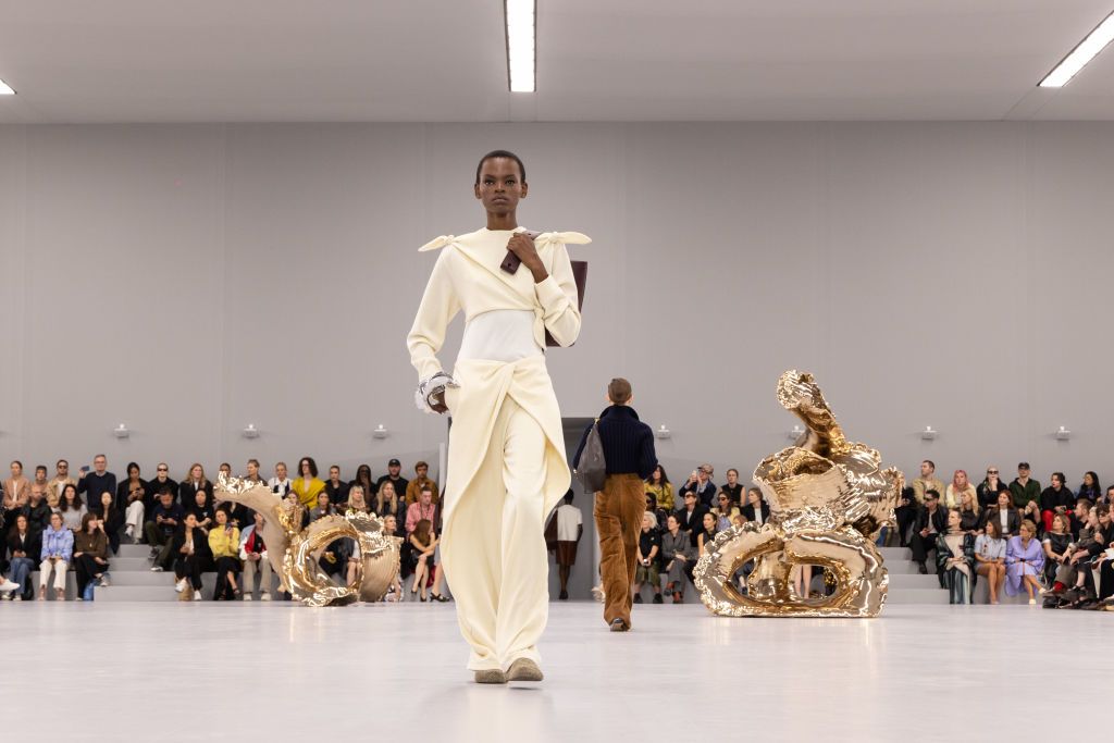 PARIS, FRANCE - SEPTEMBER 29: (EDITORIAL USE ONLY - For Non-Editorial use please seek approval from Fashion House) A model walks the runway during the Loewe Womenswear Spring/Summer 2024 show as part of Paris Fashion Week on September 29, 2023 in Paris, France. (Photo by Peter White/Getty Images)