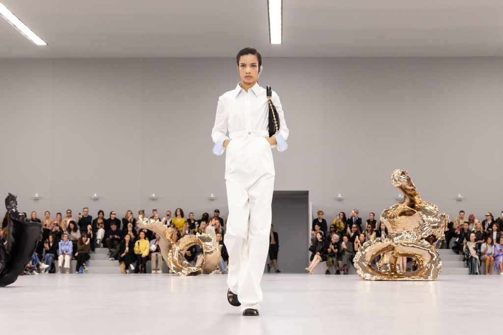 PARIS, FRANCE - SEPTEMBER 29: (EDITORIAL USE ONLY - For Non-Editorial use please seek approval from Fashion House) A model walks the runway during the Loewe Womenswear Spring/Summer 2024 show as part of Paris Fashion Week on September 29, 2023 in Paris, France. (Photo by Peter White/Getty Images)