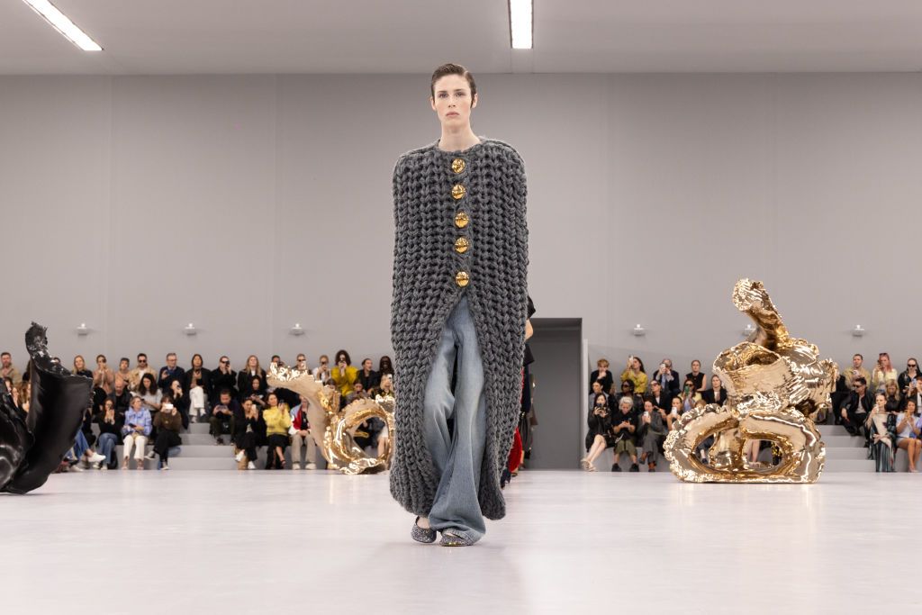 PARIS, FRANCE - SEPTEMBER 29: (EDITORIAL USE ONLY - For Non-Editorial use please seek approval from Fashion House) A model walks the runway during the Loewe Womenswear Spring/Summer 2024 show as part of Paris Fashion Week on September 29, 2023 in Paris, France. (Photo by Peter White/Getty Images)
