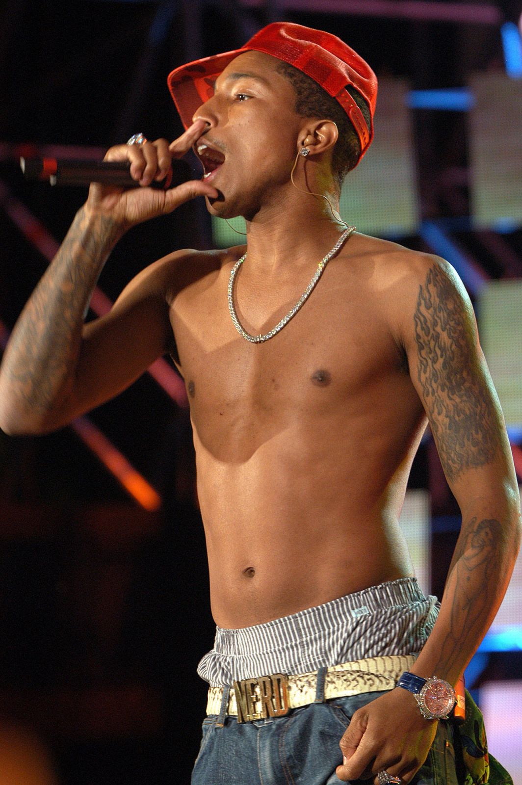 Pharrell Williams經常穿載Jacob & Co. 訂製的N.E.R.D.珠寶飾品（Photo: Getty Images）