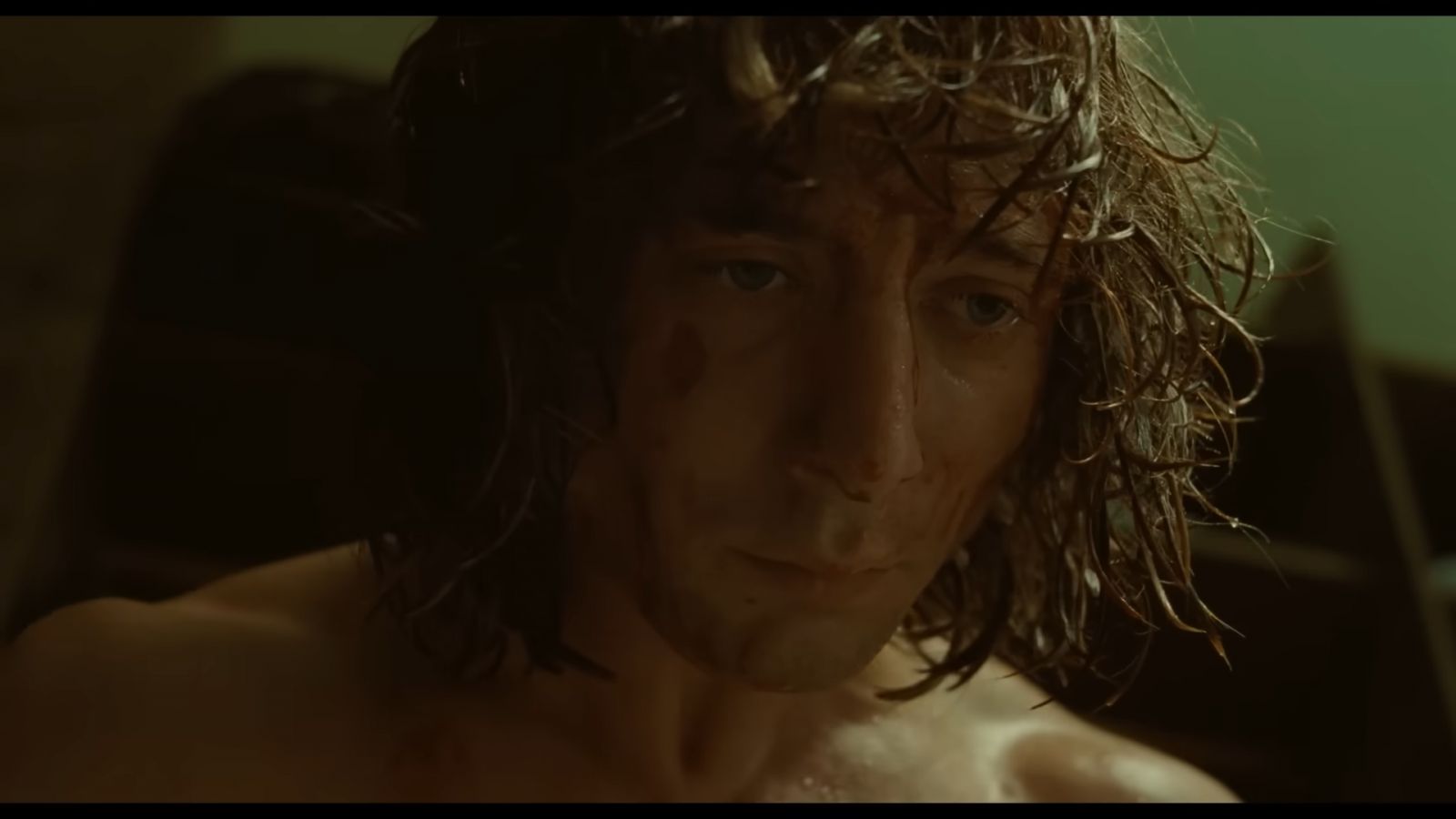 Jeremy Allen White 在《The Iron Claw》中飾演家族四兒子 Kerry Von Erich。 (Photo: A24 Youtube 截圖)