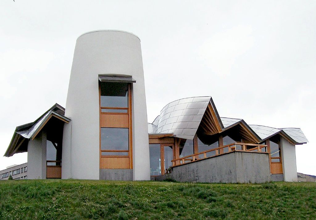 Maggie’s Centre Dundee by Gehry Partners, Dundee, Scotland (Photo: WikiCommons/ Ydam)