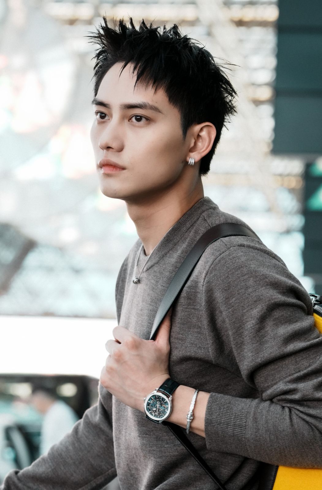伯爵風格大使范少勳佩戴Possession系列作品與伯爵腕錶現身機場。(Photo: Piaget)